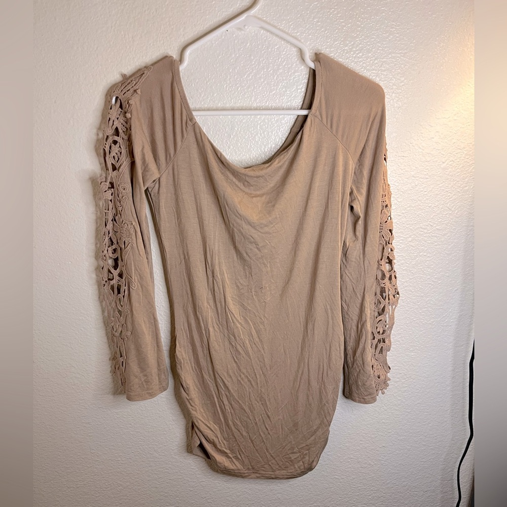 NWOT Venus Off The Shoulder Lace Sleeve Top